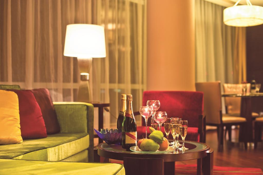 Union Square, Shanghai Pudong - Marriott Executive Apartments Room photo